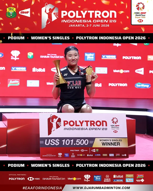 An Se Young (Korea) sukses mempertahankan gelar tunggal putri di Indonesia Open setelah kalahkan wakil Jepang Akane Yamaguchi dengan dua game langsung 23-21, 21-12.

#BadmintonIndonesia #PolytronIndonesiaOpen2026 #PIO2026 #EeaForIndonesia #PrideOfTheNation