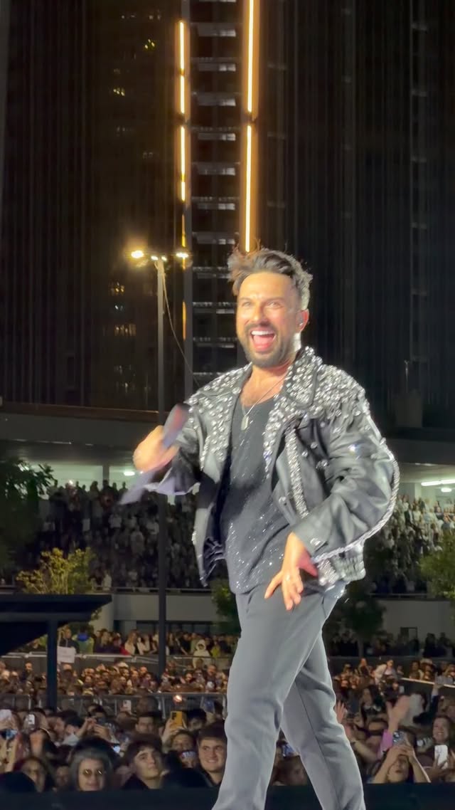 Mezun olduktan sonra beyaz önlüğümle “senden doktor olmaz” diyen akrabaların önünden geçiyorumdur: 🌟 @tarkan #tarkan #megastar by @tipfakcom