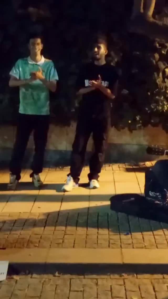 پنج ماه پیش درست در چنین روزی مانی هنوز میان ما بود می‌خندید رؤیا داشت برای آینده‌اش برنامه می‌ریخت و مثل هر جوان دیگری دنبال ساختن زندگی‌اش بود.
لعنت به ظلمی که او را از ما گرفت 
لعنت به روزگاری که اجازه داد تنها پسر یک خانواده، با آن همه آرزو و امید این‌گونه از آغوش عزیزانش جدا شود.

مانی فقط یک نام نیست زخمی است که هر روز تازه می‌شود و دلتنگی‌ای که هرگز تمام نخواهد شد
#مانی_صفرپور