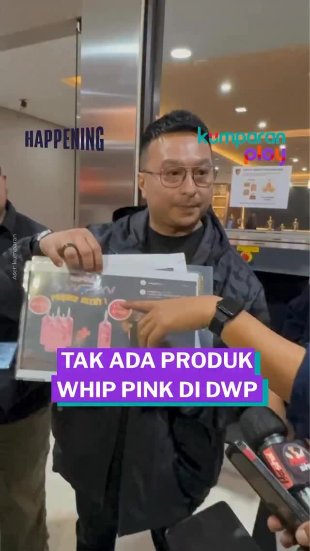 Direktur Ismaya Live, David Ferdian, menegaskan bahwa produk Whip Pink tak bisa masuk ke acara Djakarta Warehouse Project (DWP). Menurutnya DWP memiliki sistem keamanan berlapis, sehingga tak sembarang barang bisa dibawa masuk ke lokasi acara.

📸: Dok. kumparan
📝: happening | update | entertainment | vidol | R033 | E022

#dwp #whippink