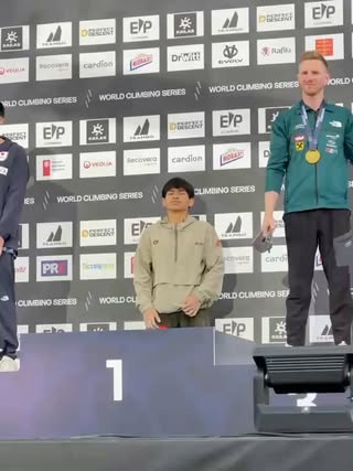Sejarah baru telah tercipta. Untuk pertama kalinya, atlit panjat tebing kategori Lead Indonesia, berhasil meraih medali emas di kejuaraan dunia! Dalam World Cup Series 2026 di Praha, tgl 8 Juni 2026, Putra Tri Ramadani @srondeng_26 menghadirkan kebanggaan dihati seluruh masyarakat Indonesia. Perjalanan ini adalah perjalanan yang panjang dan penuh tantangan, dan akhirnya berbuah manis. Terimakasih Srondeng, terimakasih tim, sudah sukses membuat bu ketum meneteskan air mata bahagia. I love you all! ❤️❤️❤️❤️❤️