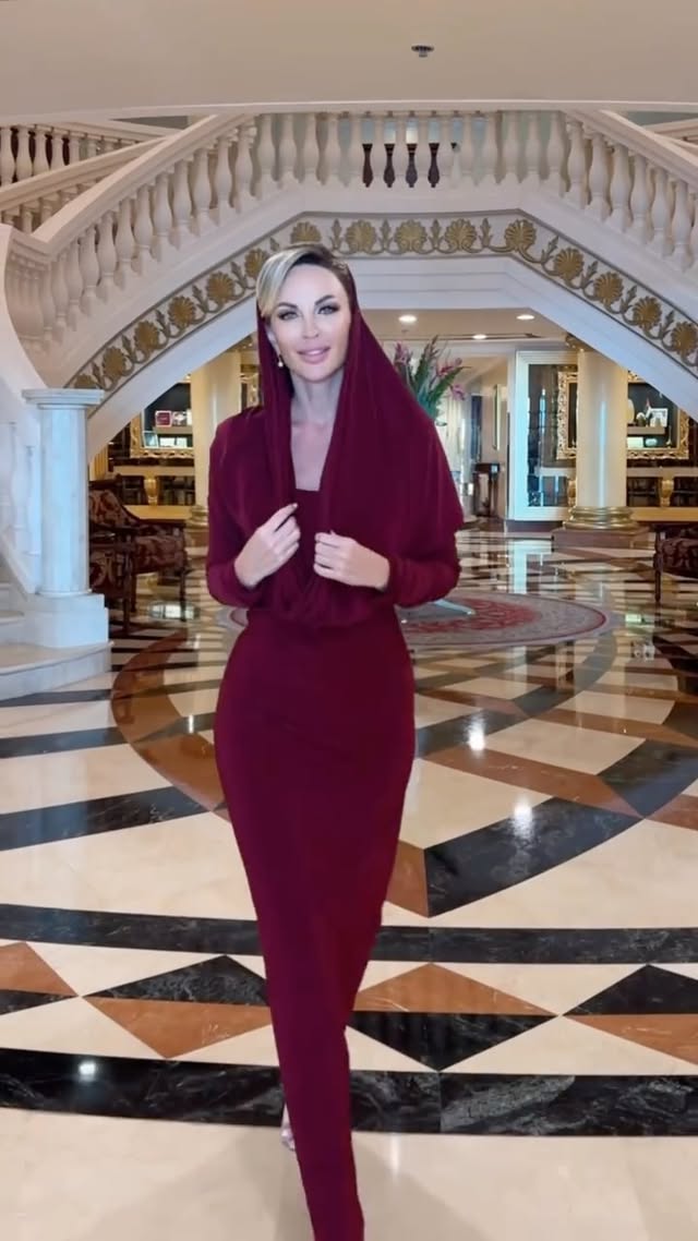 I will be your rose. 
Whether you need the tender grace of a soft petal, the grounded wisdom of the roots, or the sharp edge of a thorn to remind you of your own boundaries, 

I am here for you…

Dress: @flaya.ae 
Hairstyle: @leobeautyclub.dubai 
@alim.hair

#dubai #dress #flayadress #TatianaMME