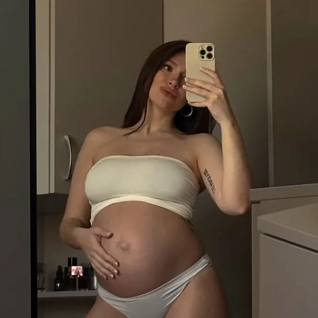 #pregnant #bigbellymama #gravidez #embarazo #pregnantbeauty by @mesmerisingmaternity