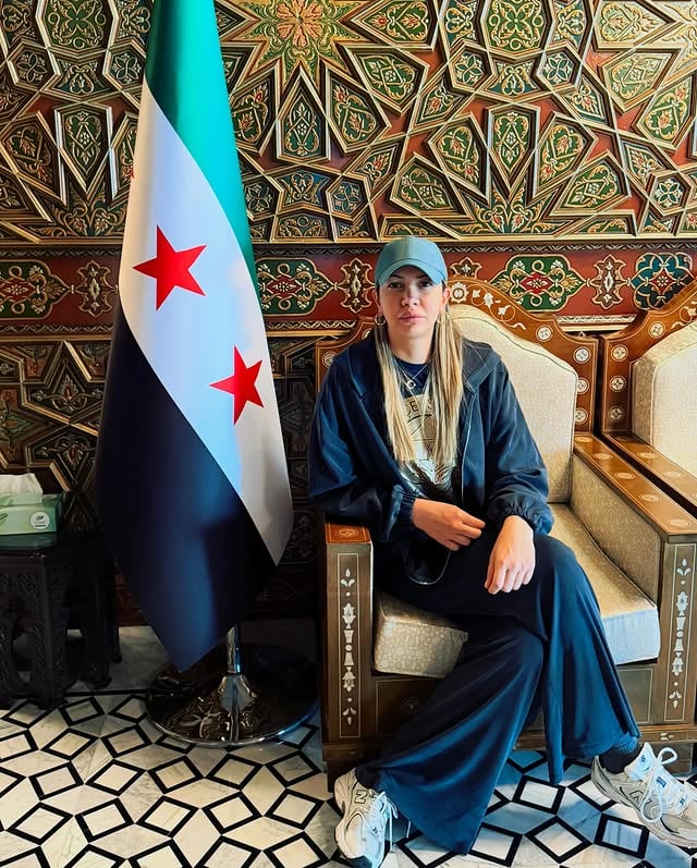 İç savaşın ilk yıllarından devrime kadar her anına tanıklık ettiğim Suriye’nin bende anlamı çok büyük… 🇸🇾🌹
Meslek hayatımın kocaman bir yerini oluşturuyor…Adım adım… İç savaş, Suriyelilerin göçü… Türkiye’nin harekatları… Devrim ve yeniden inşaa… Hafızamda ve kalbimde kocaman bir yerin var SURİYE♥️ #syria