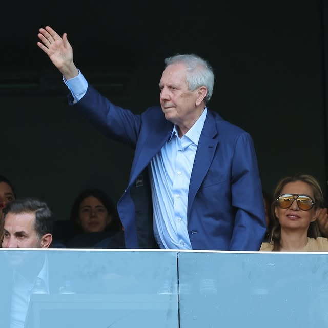 Başkanımız Aziz Yıldırım: “Kazanan Fenerbahçe” Kulübümüzün Olağanüstü Genel Kurul Toplantısında 17 bin 245 oy alarak yeniden başkanlığa seçilen Aziz Yıldırım, teşekkür konuşması yaptı.Detaylar Story’de! 👆