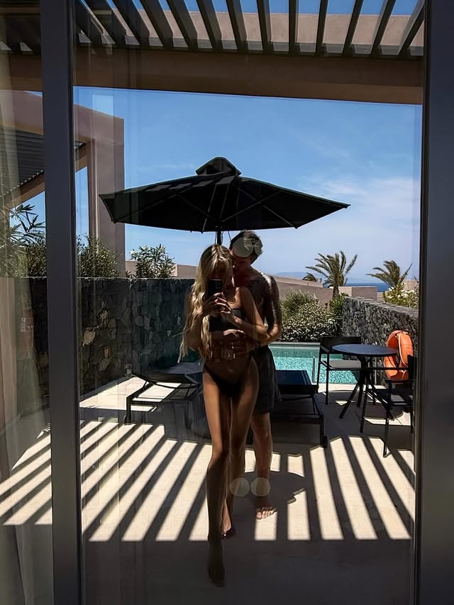 Mediterranean days, warm evenings and the kind of places you never want to leave 🌴🌞 Thank you for the beautiful stay @domes_resorts - hosted stay @domesnovossantorini #domesresorts #ootd #style #vacay #santorini by @annisofiagerlach