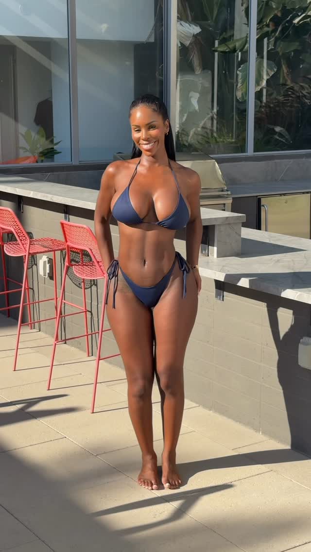 summeringgg🦋 @fashionnova 

#happymonday