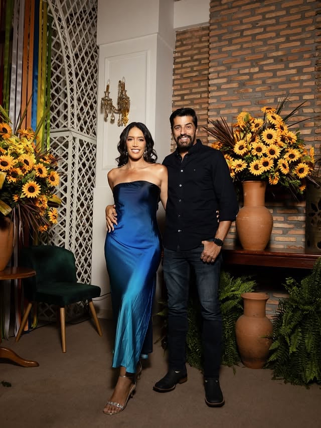 Ontem foi dia de viver um pouquinho da cultura maranhense no Jantar Beneficente da @thaynaraog. ❤️

Além de toda a energia linda do evento, ainda curtimos o show do @kartlove, trazendo um pedacinho da Bahia para essa noite tão especial.

Entre danças, música e encontros incríveis, só tenho a agradecer pelo convite e pela experiência. Maranhão, você é especial! 🩷

Produção: @ryannrubens 
Make: @dalilamirandamaquiadora