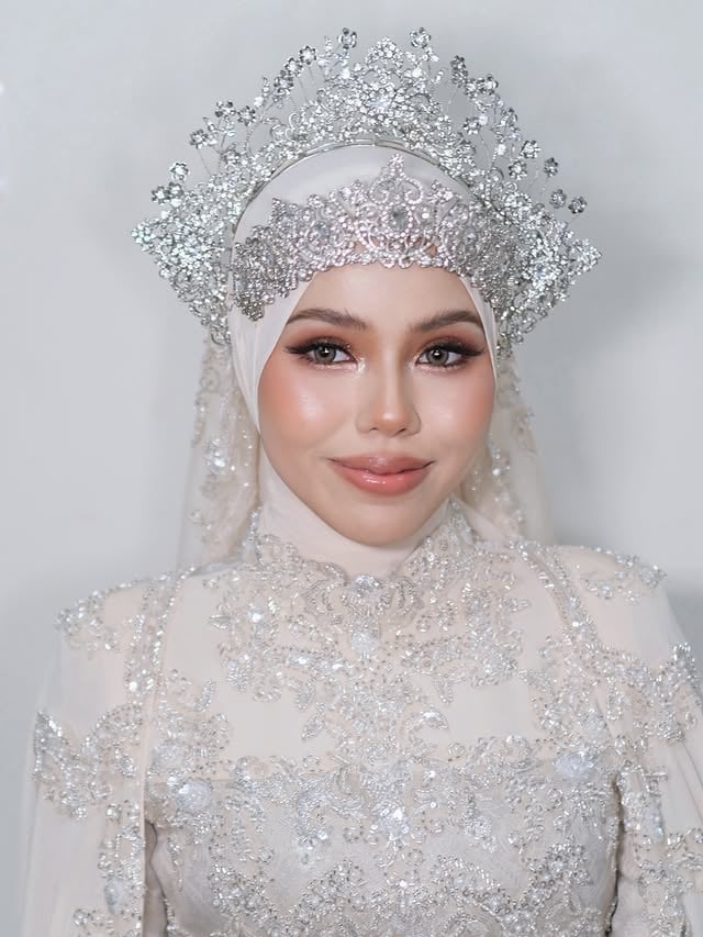 Beautiful Syahindah | ReceptionThank you my dear 🥹🙏🏻Hijabstylist @nysa.razak Alhamdulillah.#makeupbyazni #makeupartistmalaysia by @azni.hadi