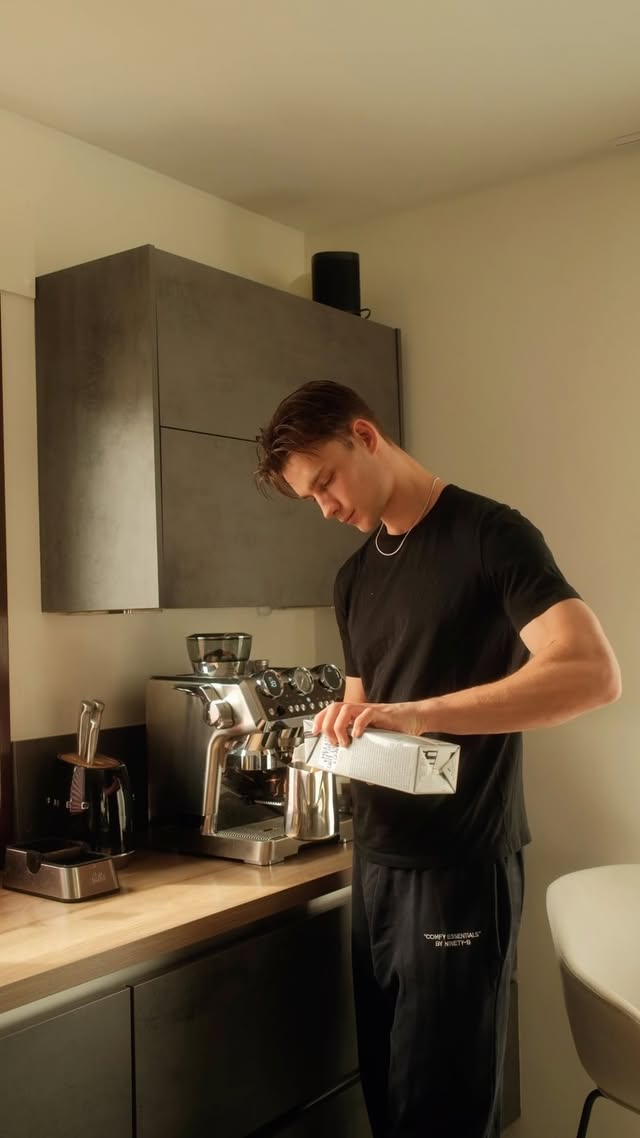 Worauf ich mich am meisten nach dem JGA gefreut habe:Platz 1: Ana & Mini 🤍 Platz 2: Meine Kaffeemaschine ☕️ Platz 3: Mein Bett 🛌 by @lucahbl