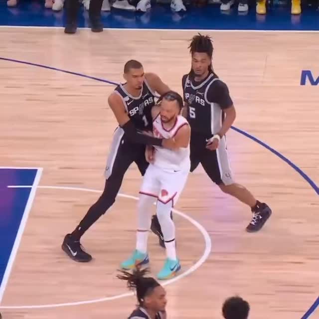 The San Antonio Spurs have won Game 3 of the NBA Finals (115-111) against the New York Knicks.Knicks 2-1 Spurs. by @mobbish_