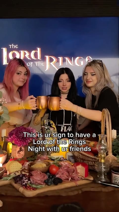 Who wants to join next time?? @cinnannoe @ezadaddy 
•
#lordoftherings #lotr #nerdgirl #fantasy #explorepage