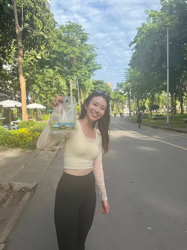 Running every morning in Thailand🇹🇭Just being here makes me happy.I love this kind of trip—living like a local and enjoying everyday moments.毎日ベンジャキティ→ルンピニをラン🏃‍♀️🩷旅先でのランニングも生きがい！！居るだけで楽しいタイ☺️暮らすように過ごす旅も大好きなのです！汗だくだくだけどみんな汗だくなので気にならないのも好き🤤グアバジュースが五臓六腑に染み渡る！走ってともだちとランチして仕事して…平和な毎日のありがたみを知る🪽汗だくでカメラも曇ります拭いても拭いても曇ります今宵楽しくハッピーに！他の投稿はこちらから▷ @hasegawatomoka #やりたい事は全部やる by @hasegawatomoka
