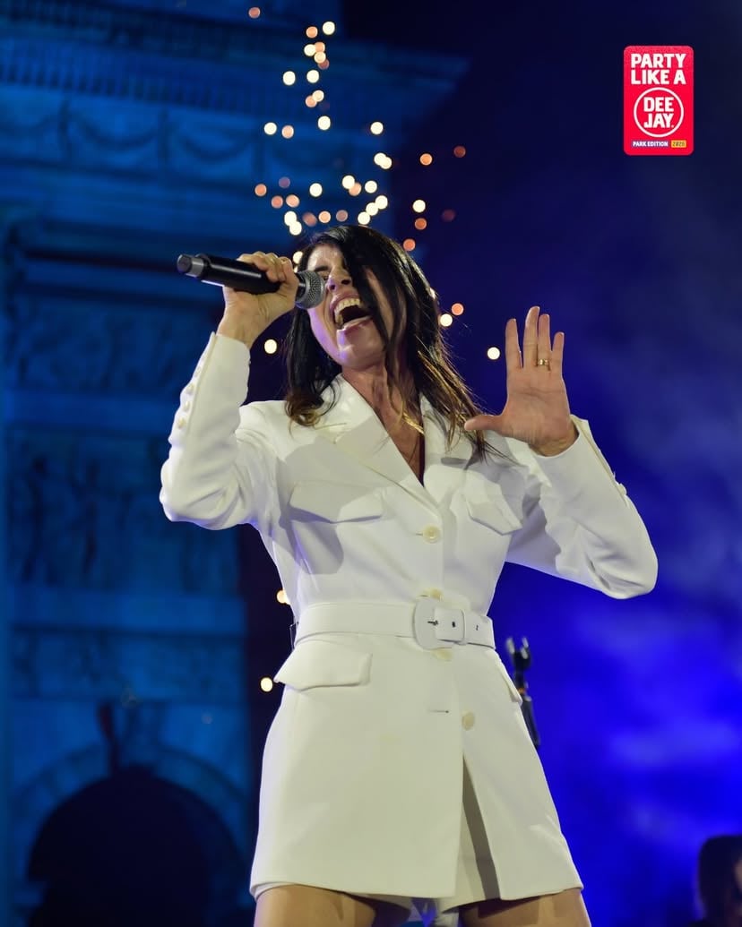 Grazie agli amici che hanno reso magica questa splendida serata 😍

Qual è stata la tua esibizione preferita?

#radiodeejay #event #partylikeadeejay2026