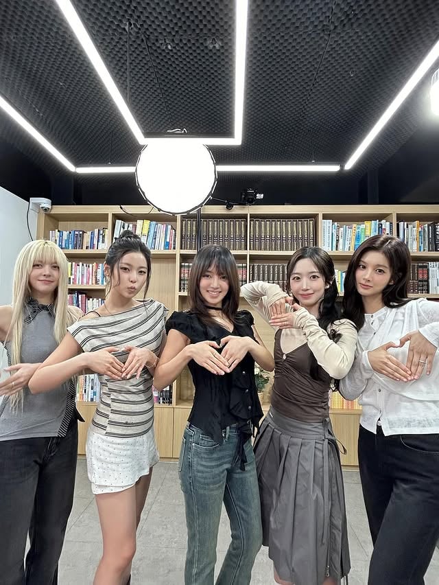 엔믹스 요즘 폼 미쳤다며?원조 웃수저 김효연이랑 방송하는 거 완전 럭키비키인 줄 알아~내가 웃수저 맞냐고? 안물안궁~ 어쩔티비!#효연 #HYO @hyoyeon_x_x #엔믹스 #NMIXX @nmixx_official #릴리 #해원 #설윤 #규진#소녀시대 #GirlsGeneration @girlsgeneration #가짜김효연 #효연의레벨업 #hyoyeon @hyo_levelup by @hyoyeon_x_x