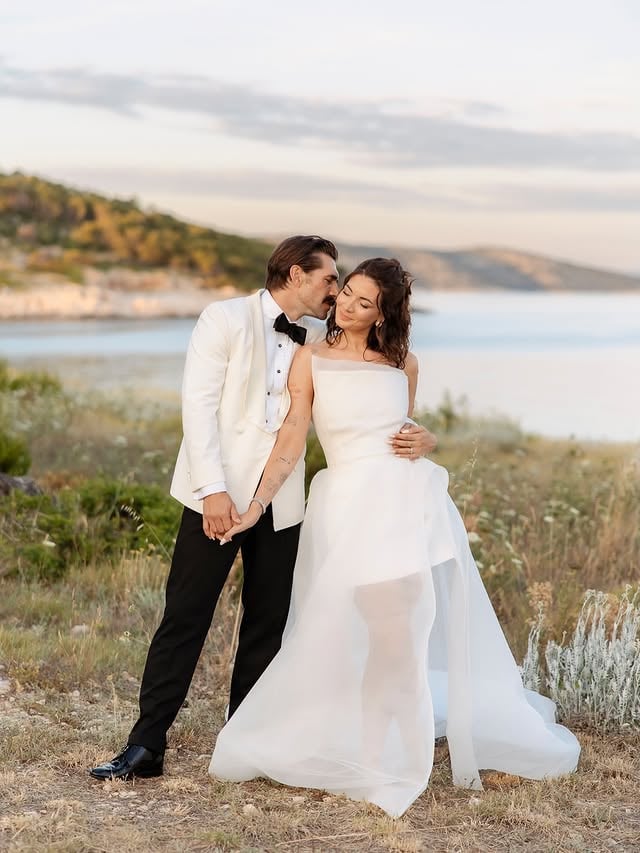 Saying “yes” while the sunshine paints your face in gorgeous colours, having dinner with your favourite people away from the city noise, dancing your feet off, and getting a tattoo as a permanent memory of your big day. I’d say it’s a place where dreams are made.#bezgranicawedding #obonjanwedding #croatiawedding by @lanabizelj