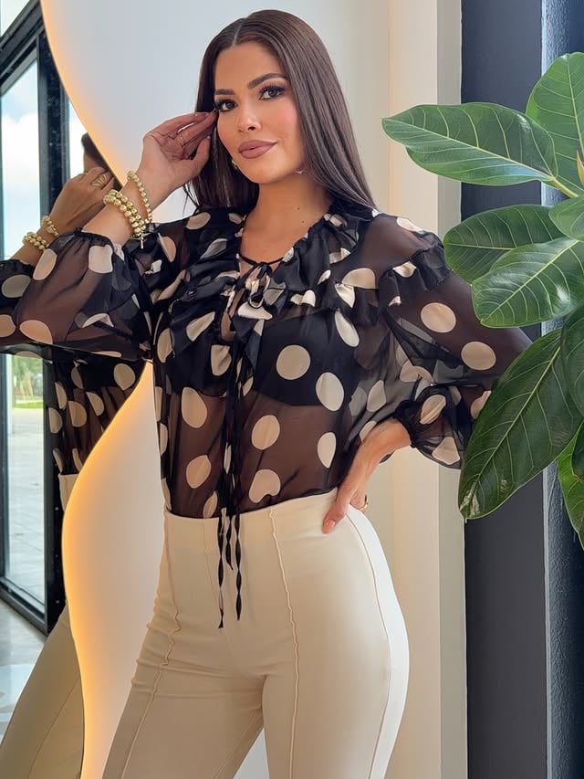 🎶 Tengo una bolita que me sube y me baja… 🎶

Y ahora tengo una colección de lunares que me encanta. 🤍🖤😂

Volantes, lazos, transparencias y mucho estilo.

✨ 25% OFF por aniversario
📦 Envío GRATIS en compras de $75+ con el código FREE SHIPPING

Corre antes de que se acaben 🛍️