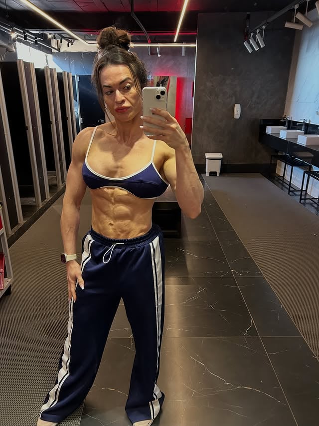 O físico chama atenção. Mas a disciplina que o construiu é o que realmente impressiona!👊🏻🏆 by @marcelemarquespro