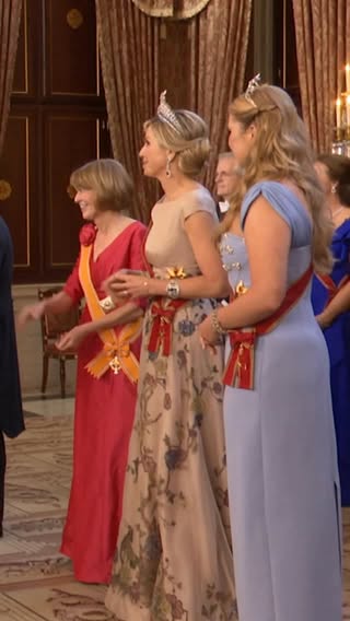 Koning Willem-Alexander en koningin Máxima trakteren de bondspresident van Duitsland en zijn echtgenote op een staatsbanket. Prinses Amalia en prins Constantijn schuiven ook aan.