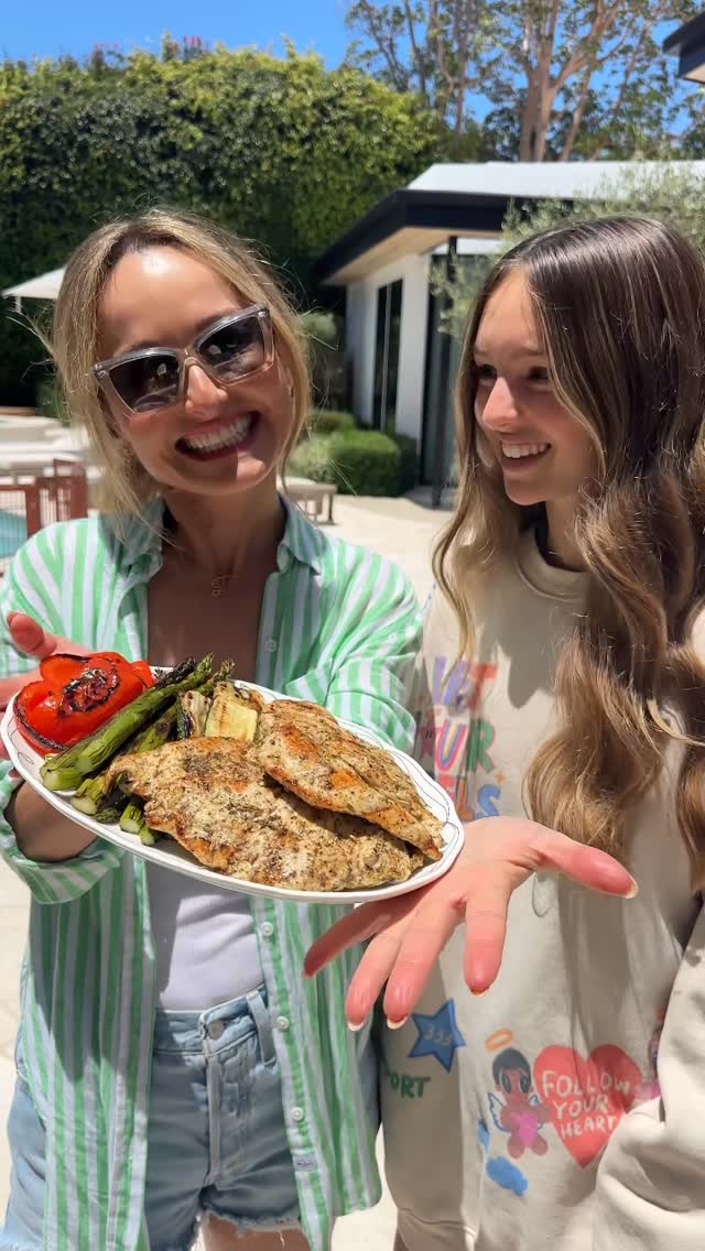 My perfect marinated grilled chicken - just in time for summer grilling ☀️ 

Comment RECIPE to make it for yourself!