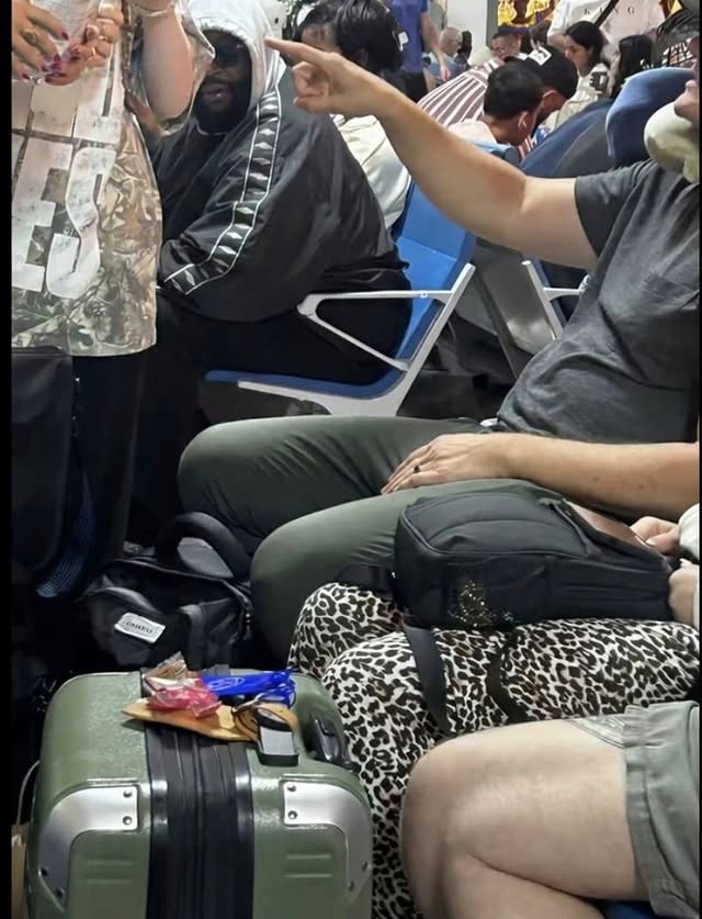 Fans spotted Rick Ross in the waiting area taking a commercial flight.If I’m lying I’m flying economy give me a mf seat!If I’m lying I’m flying economy I bet I know who I see! by @mobbish_